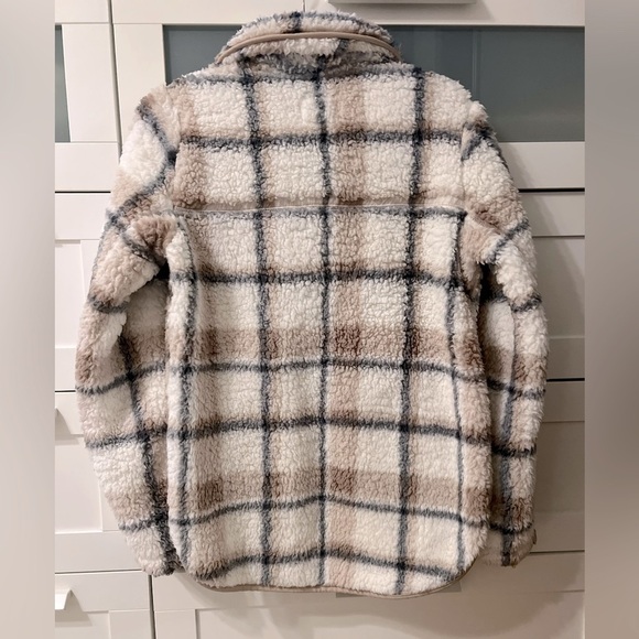 Abercrombie & Fitch Sherpa Half-Zip Elevated Trim Sweatshirt - Picture 7 of 9